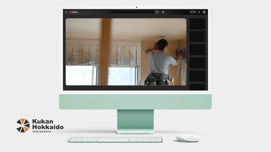 内装工事の様子を映しているiMac