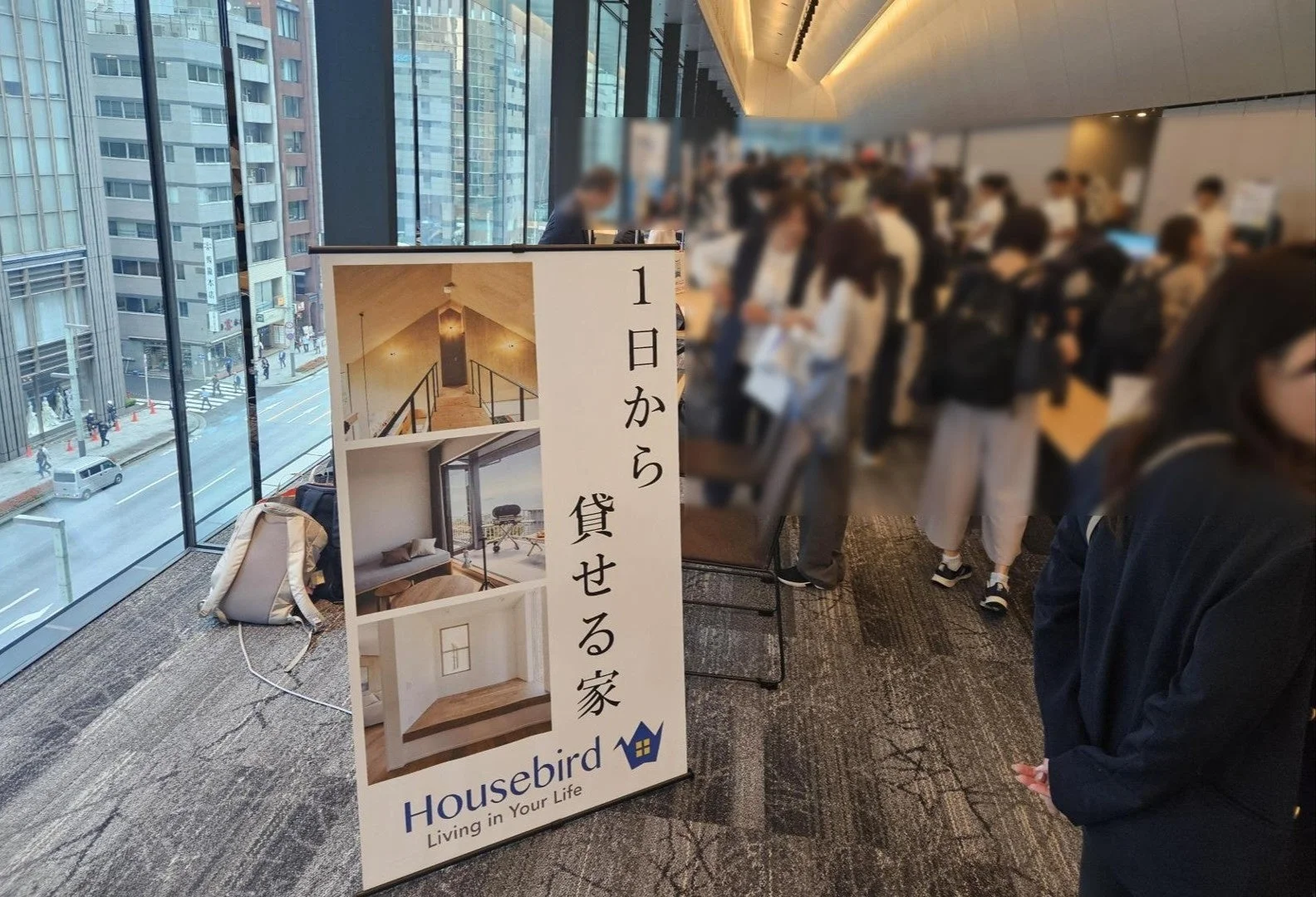 Housebirdのバナーが設置された企業ブースの様子