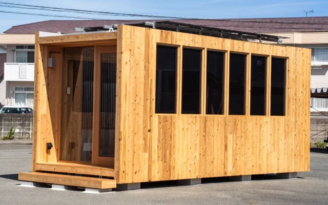 窓が発電！福岡県産CLTで建てる、脱炭素と防災を両立する次世代コンテナハウス『IS+BASE』がお披露目