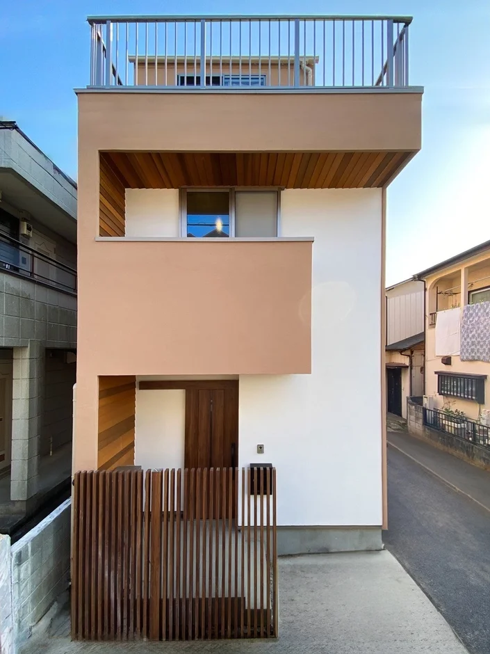 周囲の街並みにマッチした落ち着きのある外観デザイン