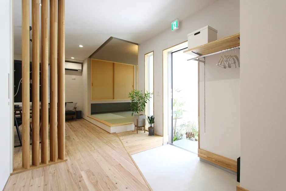 和モダンの住宅インテリア