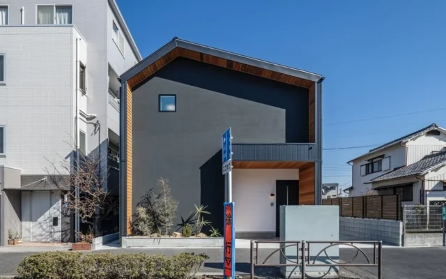 趣味と日常が溶け合う家！葛飾区に「土間リビング」が広がるガルバリウム外壁の住まいが完成
