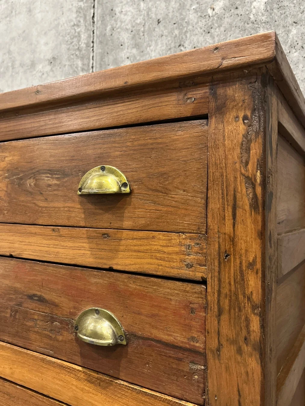 木製家具の引き出し