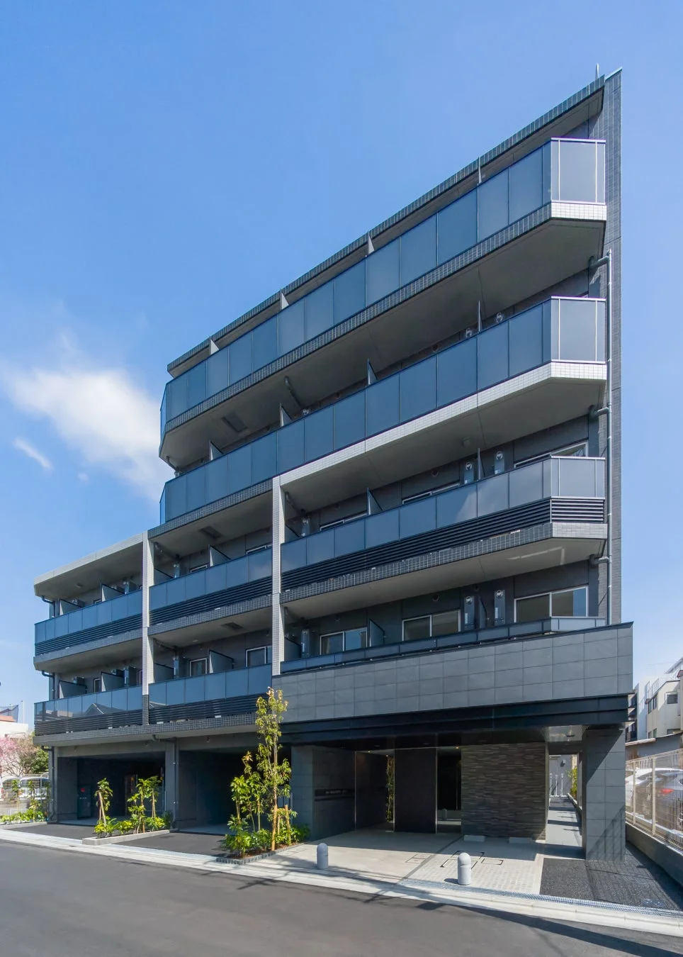 モダンなデザインの多層マンション