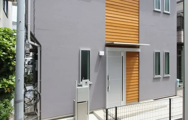 築51年の「再建築不可」旗竿地が大変身！高断熱で家事ラク、デザイン性も兼ね備えた住まいへ