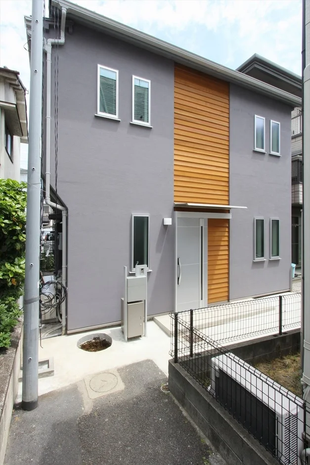 築51年の「再建築不可」旗竿地が大変身！高断熱で家事ラク、デザイン性も兼ね備えた住まいへ
