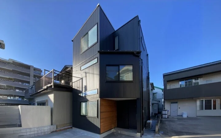 17坪の敷地を最大限に活用！「3階建て＋ロフト」で実現した東京都北区の都市型二世帯住宅