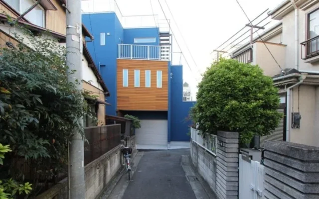 敷地21坪の狭小地に「ターンテーブル付きガレージ」と「ホームエレベーター」を両立！趣味と将来を見据えた長期優良住宅が完成