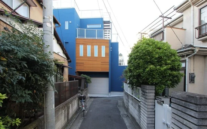 敷地21坪の狭小地に「ターンテーブル付きガレージ」と「ホームエレベーター」を両立！趣味と将来を見据えた長期優良住宅が完成