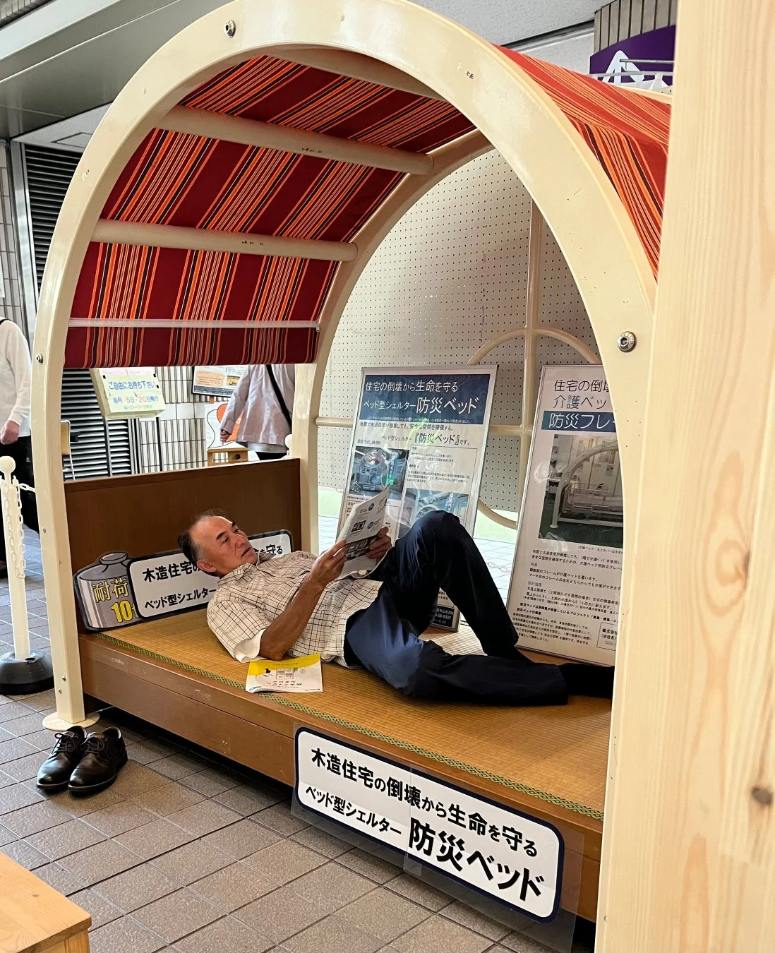 ベッド型シェルター