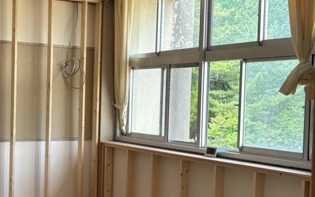 厳しい夏も冬も快適に！旧校舎の高校生寄宿舎が大変身、住まいを良くする「断熱改修」の魅力