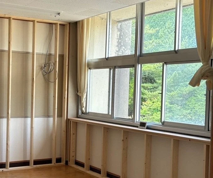 リノベーション中の部屋の様子