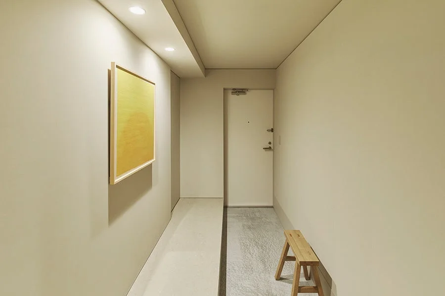玄関の壁とアート
