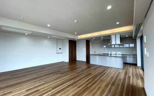 自由が丘駅前再開発の新築賃貸マンション「自由が丘ミューズスクエア ザ レジデンス」、家賃は1LDK月34.4万円から最上階住戸は月120万円まで。15階住戸のルームツアー動画を公開